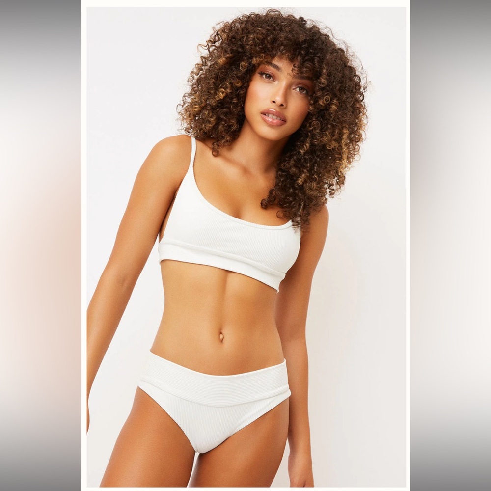 SOLD white frankies bikinis top size xs NWT 🤍
